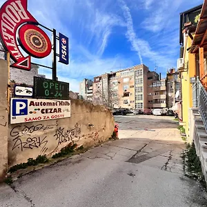 Arta Center - With Private Parking Pola